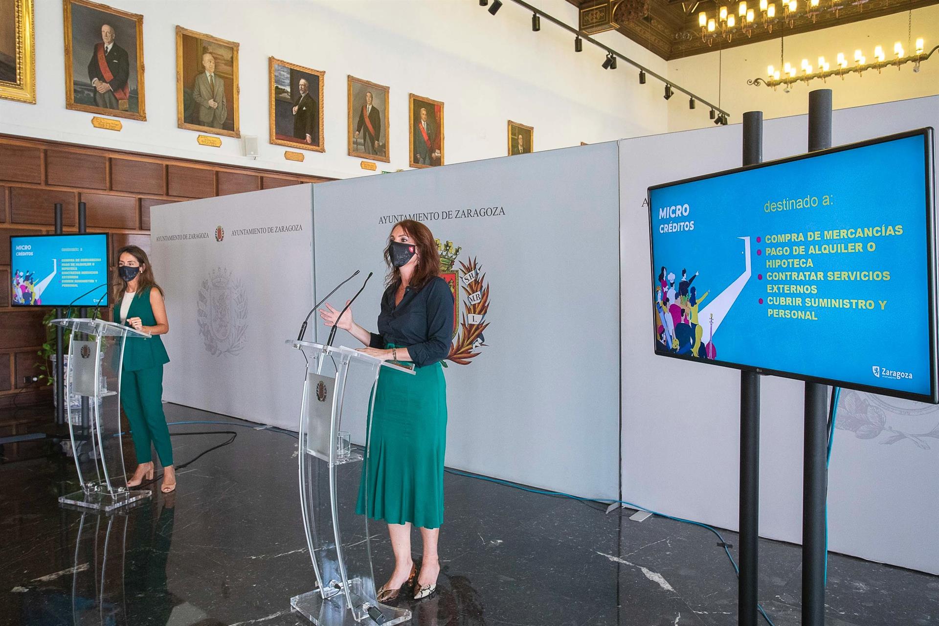La consejera municipal de Presidencia, Hacienda e Interior, María Navarro, y la consejera municipal de Economía, Innovación y Empleo, Carmen Herrarte -
