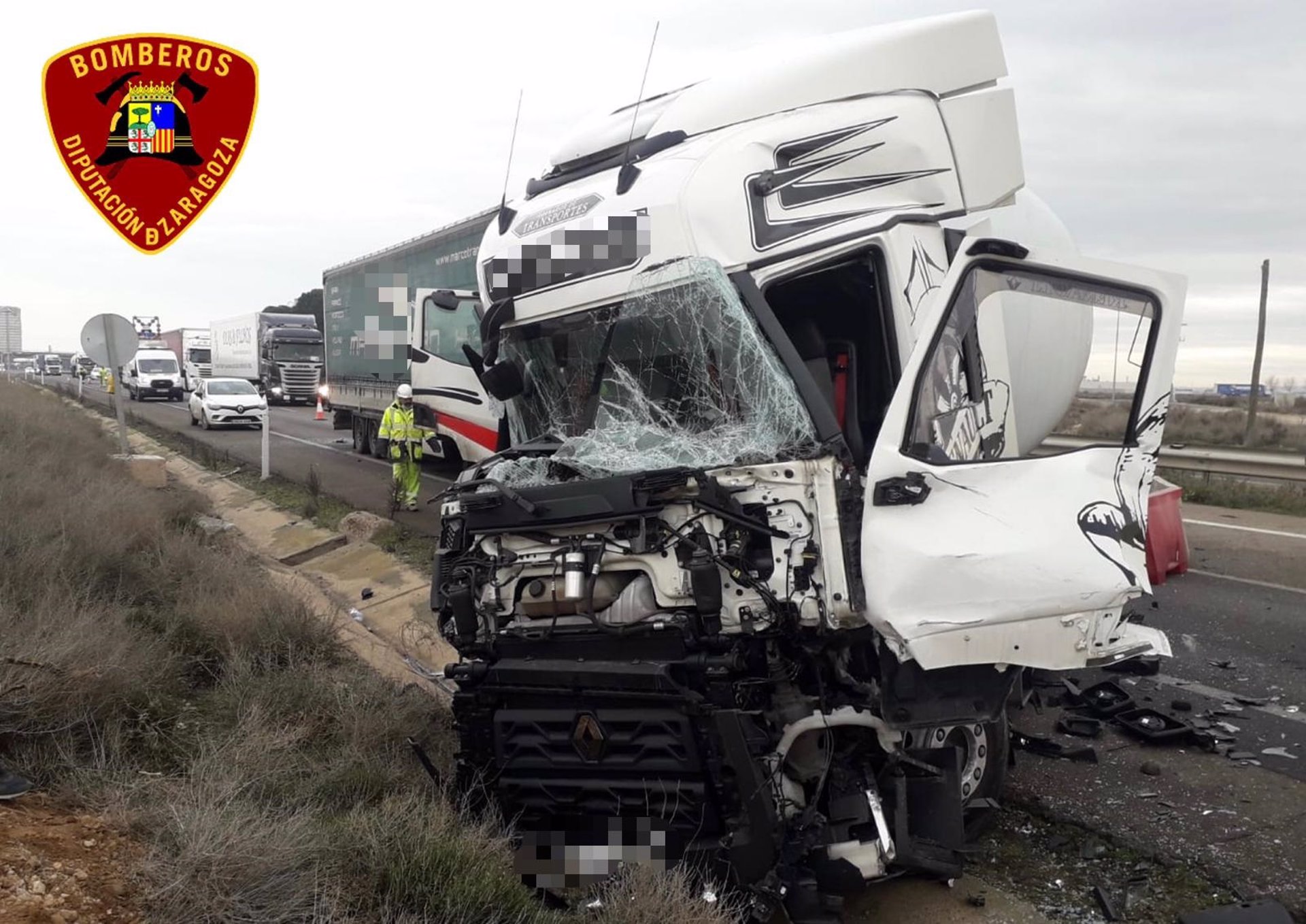 Zaragoza.- Sucesos.- Heridas tres personas en la A-68, en Figueruelas, a producirse una colisión entre tres camiones