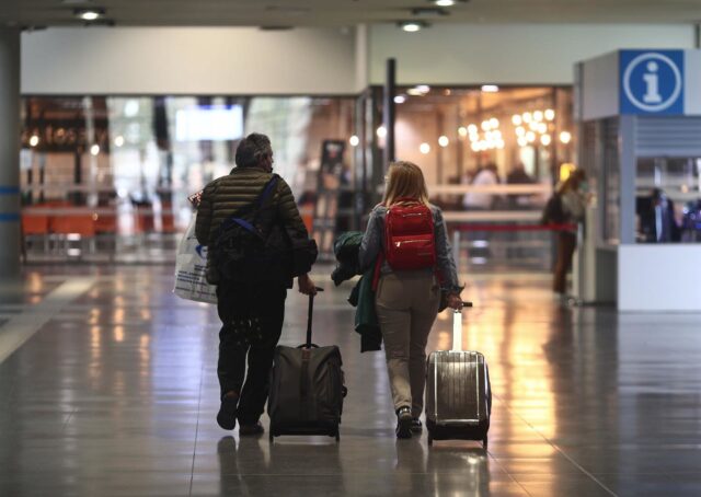 CVirus.-Madrid, Extremadura y Canarias, únicas CCAA que levantan cierre perimetral al decaer las medidas de Semana Santa