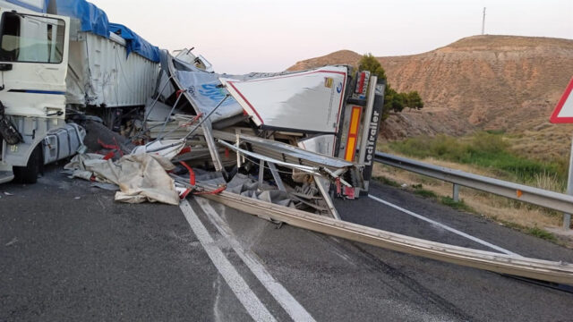 colision dos camiones